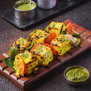 Lehsuni Paneer Tikka (8 Pcs)