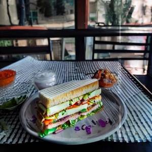 Russian Salad Sandwich (Regular)