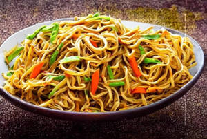 Veg Noodles (hakka / Gravy)