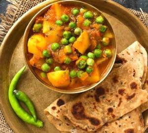 Aloo matar with 4 chapati