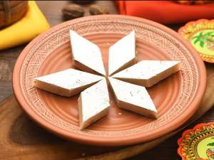 Kaju barfi [4 pieces]