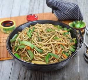 Veg Hakka Noodels