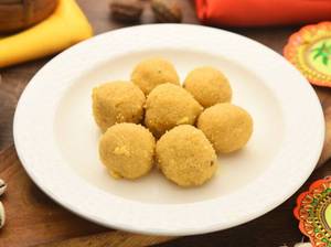 Moong laddu [4 pieces]