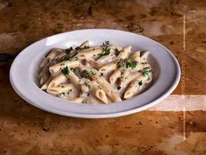 Chicken Alfredo Penne Pasta In White Sauce