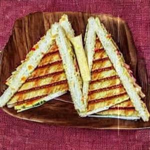 Paneer Sev Tamatar Sandwich