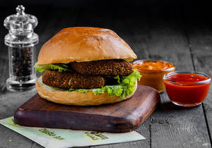 Chaska Bun Makhmali Paneer Burger