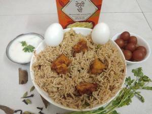 Desi Ghee Chicken Biryani With 1 Egg [Half]
