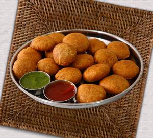 Fried Litti Chokha[2 Pieces]