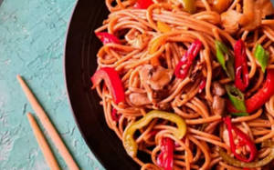 Schezwan Chicken Noodles (gb)