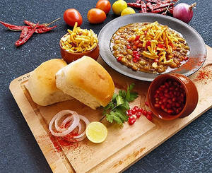 Puneri Misal Pav