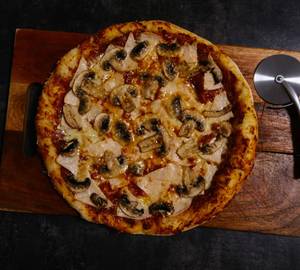 Spicy mushrooms and caramelised onion pizza
