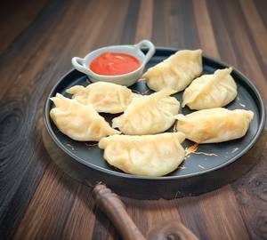 Veg Steamed Cheese Momos [6 Pieces]