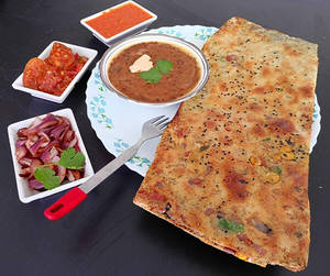 Pattypatty Kulcha + Dal Makhani / Chana Masala