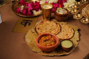 2 Laccha Paratha With Kadhai Paneer