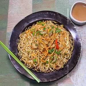Egg schezwan noodles                                       