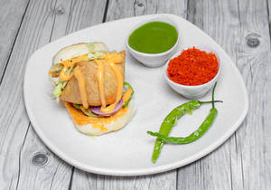 Bole To Special Samosa Pav