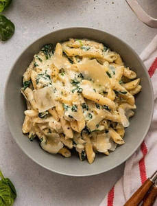Chicken White Juicy Alfredo Pasta