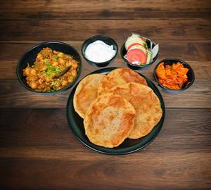 Chole poori thali