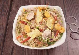 Mixed Chowmein(egg +chicken+ Prawn)