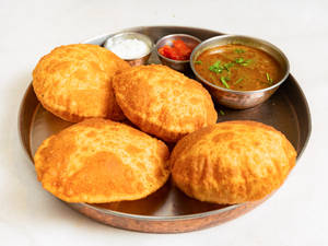 U.P. Style Bedmi Aur Lutpute Aloo Ki Sabzi