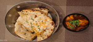 Chicken Manchurian Gravy (4pcs) + Masala Kulcha (1pc)