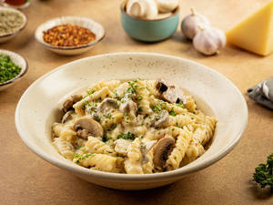 Fusilli Mushroom With White Sauce Pasta