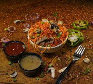 Schezwan mushroom noodles