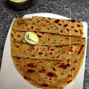 Chicken Schezwan Noodles Veechu Paratha
