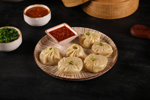 Veg Steamed Momos (6 Pcs)