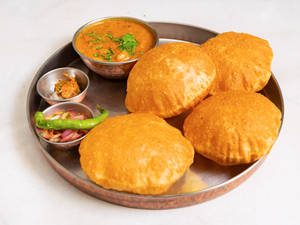 Puri Aur Aloo Ki Sabzi