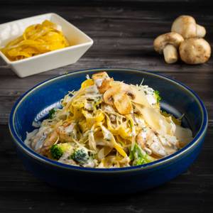 Chicken, Mushroom & Broccoli Fettucini
