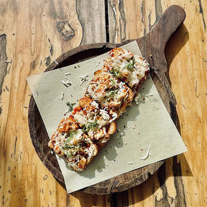 Chilli Paneer Garlic Bread