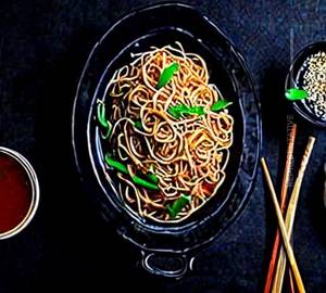 Chilly Garlic Noodles (Prawn)