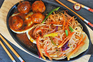 Non-veg Hakka Noodles & Manchurian Sizzler