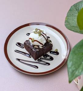 Rich Chocolate Brownie (With Vanilla Ice-Cream) (1 Piece)