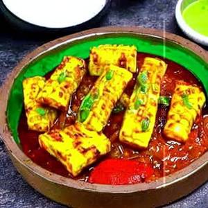 Paneer Babycorn In Garlic Sauce