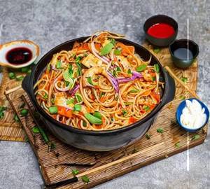 Schezwan Fish Noodles