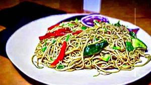 Schezwan veg noodles