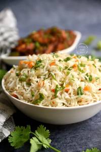 Veg hot garlic hakka noodles