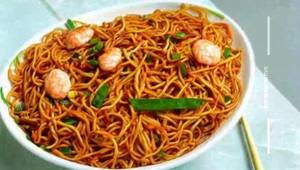Egg prawn hakka noodles