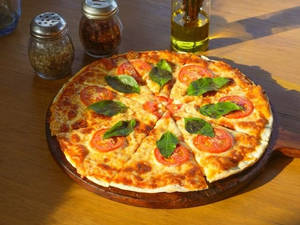 Pomodoro Fresco E Basilico Pizza