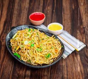 Egg Hakka Noodles