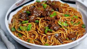 Schezwan beef nooles