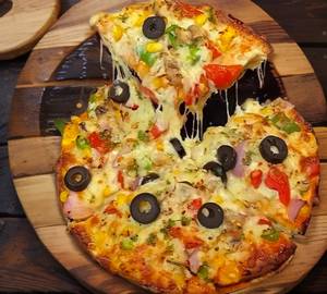 Fresh onion pizza