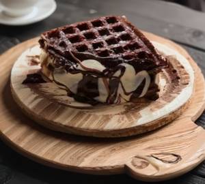 Daiy and night chocalate waffle