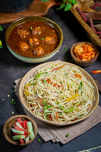 Hakka Noodle + Manchurian Gravy