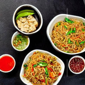 Hakka Noodles &chilli Potato