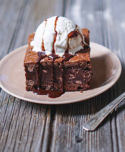 Brownie With Vanilla Ice Cream