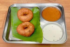 2 Vada with Sambhar