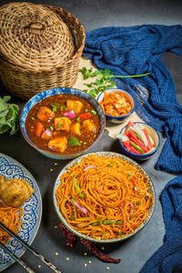 Schezwan Noodle + Paneer Chilli Gravy